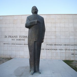 Spomenik Franji Tuđmanu