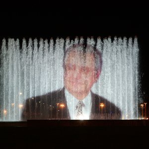 Prikaz Franje Tuđman na fontanama ispred NSK u Zagrebu