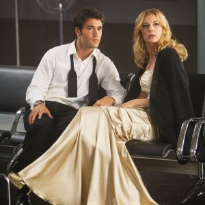 Emily VanCamp i Josh Bowman