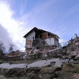 Klizište u Hrvatskoj Kostajnici odnijelo nekoliko kuća