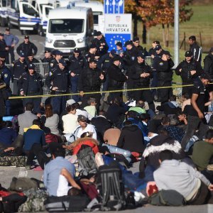 Migranti pred graničnim prijelazom Maljevac