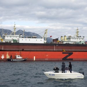 Kineski brod ZHEN HUA 7 doveo brodove koji će graditi Pelješki most