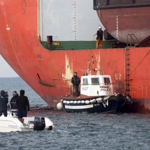 Kineski brod ZHEN HUA 7 doveo brodove koji će graditi Pelješki most