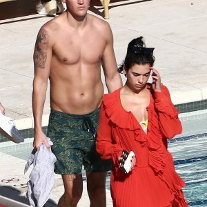 Dua Lipa i Isaac Carew