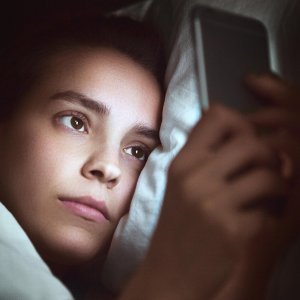 Čuvajte zdravlje i ne spavajte s mobitelom