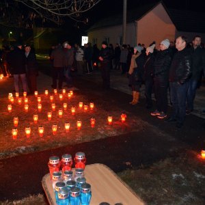 Rodbina, prijatelji i brojni mještani dočekali lijes Ive Gregurevića