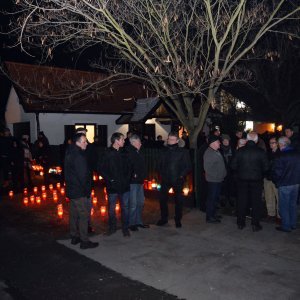 Rodbina, prijatelji i brojni mještani dočekali lijes Ive Gregurevića