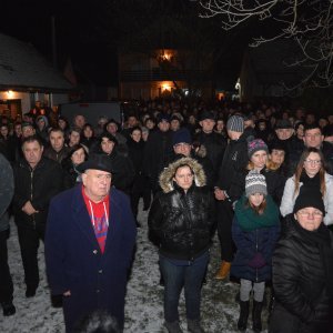 Rodbina, prijatelji i brojni mještani dočekali lijes Ive Gregurevića