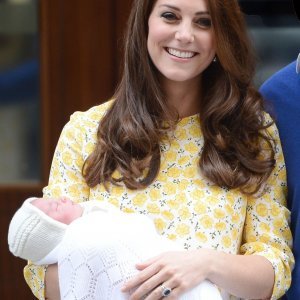 Kate Middleton rodila princezu Charlotte 2015.