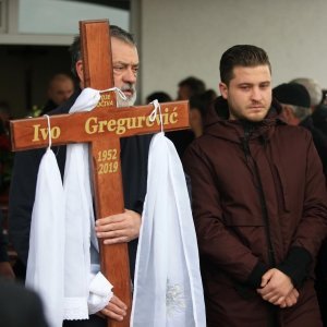 Posljednji ispraćaj Ive Gregurevića uz obitelj, prijatelje i mještane