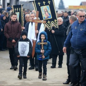 Posljednji ispraćaj Ive Gregurevića uz obitelj, prijatelje i mještane