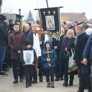 Posljednji ispraćaj Ive Gregurevića uz obitelj, prijatelje i mještane