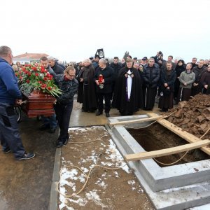 Posljednji ispraćaj Ive Gregurevića uz obitelj, prijatelje i mještane