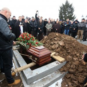 Posljednji ispraćaj Ive Gregurevića uz obitelj, prijatelje i mještane