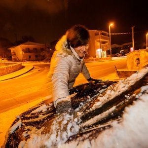 Snijeg zabijelio Dalmatinsku zagoru