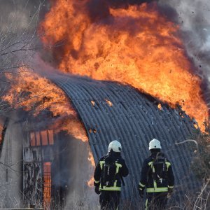 Šibenik: U potpunosti izgorio Hangar