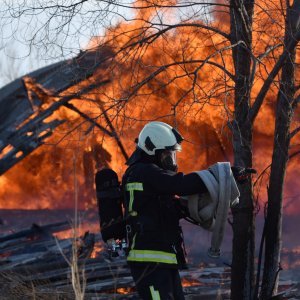 Šibenik: U potpunosti izgorio Hangar