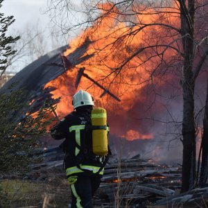 Šibenik: U potpunosti izgorio Hangar