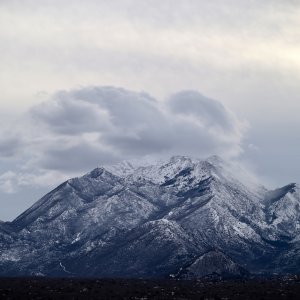 Blato na Cetini: Pogled na zapadne padine Biokova prekrivene snijegom