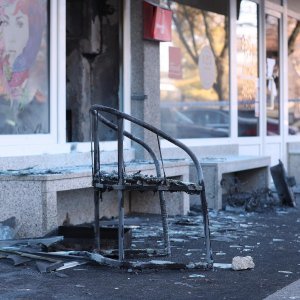 Zagreb: Noćas odjeknula eksplozija i buknuo požar u kafiću na Knežiji