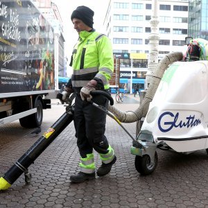 Djelatnici Čistoće metlu zamijenili električnim usisavačem