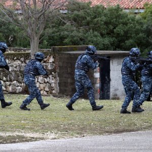 Vojna vježba za Plenkovićeva posjeta vojarni 116. brigade HV-a u Pločama