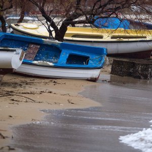 Olujno jugo zahvatilo grad Omiš i okolicu