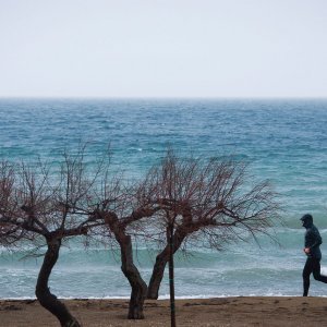 Olujno jugo zahvatilo grad Omiš i okolicu