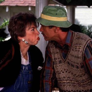 Shirley MacLaine i Tom Skerritt u filmu 'Čelične magnolije'