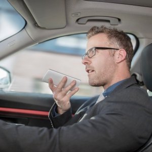 Koristite glasovne naredbe tijekom vožnje