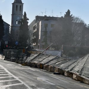 Šibenik: Bura bacale ograde na gradilištu podzemne garaže na Poljani