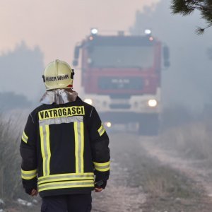 Veliki požar kod mjesta Grebaštica zatvorio jadransku magistralu