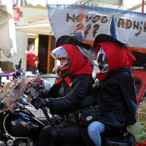 Maškarani auto-rally Pariz - Bakar na Korzu