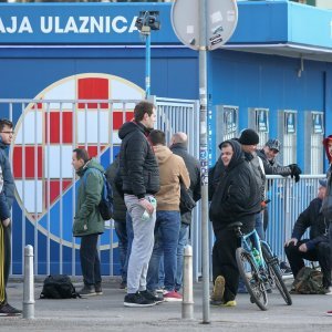 Navijači čekaju na ulaznice u Maksimiru