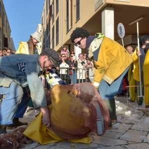 Zadar: Šarena i vesela karnevalska povorka prošla je gradom