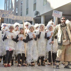 Zadar: Šarena i vesela karnevalska povorka prošla je gradom