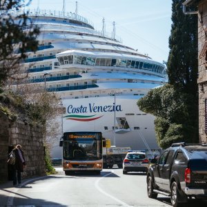 Novoizgrađeni cruiser Costa Venezia uplovio je u srijedu u Grušku luku