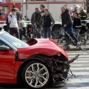 Prometna nesreca na krizanju Avenije Dubrava i Kapucinske ulice