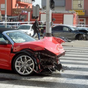 Prometna nesreca na krizanju Avenije Dubrava i Kapucinske ulice