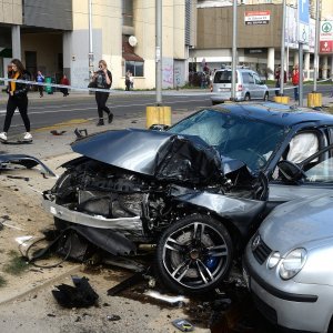 Prometna nesreca na krizanju Avenije Dubrava i Kapucinske ulice