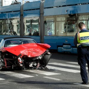 Prometna nesreca na krizanju Avenije Dubrava i Kapucinske ulice