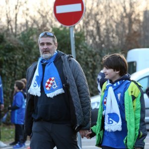 Navijači Dinama ispred stadiona