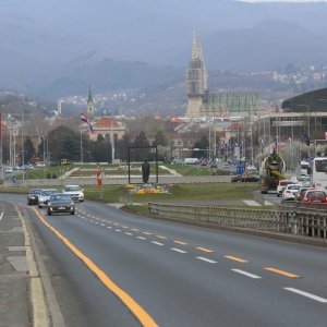 Zagreb: Postavljanje signalizacije uoči početka sanacije Mosta slobode