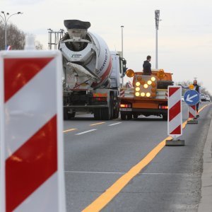 Zagreb: Postavljanje signalizacije uoči početka sanacije Mosta slobode