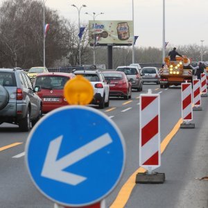 Zagreb: Postavljanje signalizacije uoči početka sanacije Mosta slobode