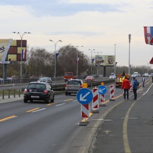 Zagreb: Postavljanje signalizacije uoči početka sanacije Mosta slobode