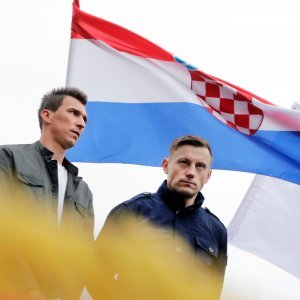Slavonski Brod - Mandžukić, Olić i Rakitić dobili spomen ploče