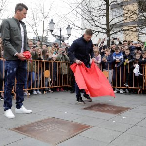 Slavonski Brod - Mario Mandžukić, Ivica Olić i Ivan Rakitić dobili su spomen ploče na gradskom korzu