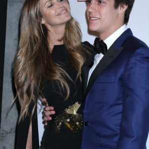 Elle Macpherson i Arpad Flynn Alexander Busson