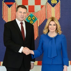 Kolinda Grabar-Kitarović i latvijski predsjednik Raimonds Vejonisom